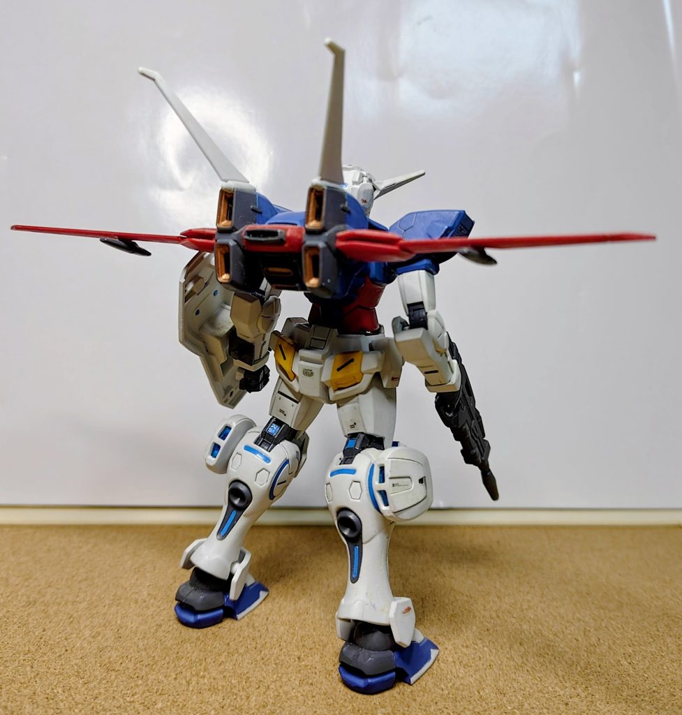 バックパックは何処かで見た様な？と思ったら、インパルスガンダムの装備に似てる？セルフ自体もバックパック交換で、様々な環境に対応出来るので、コンセプトは共通してますね。元は大河原氏がデザインした「バイファム」、「ドラグナー」などのスリングパニアーや、リフターから来てる？いやいや、マジンガーZのスクランダーか？&nbsp;