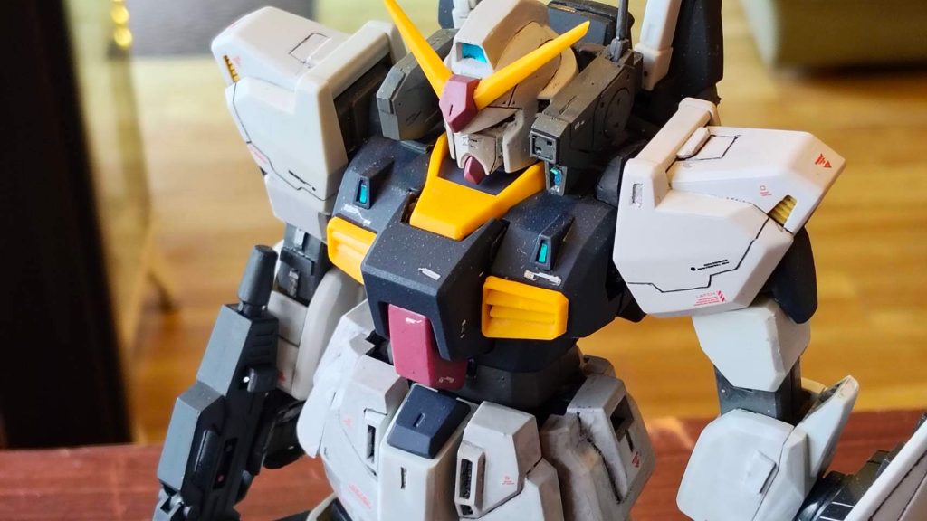 （ホコリっぽくてすいません）Mk-llはver,1.0です。合わせ目消しとディテール、全体的に色が足りないのでその辺りをやっています。上半身はスジボリやディテールの追加を少しと、肩を3mmほど下げて首を2mm短縮しています。あとこの時期のハンドパーツはピンが無いので武器の保持が本当に難しいです。Mk-llはまだマシで一応持てましたが･･･&nbsp;&nbsp;
