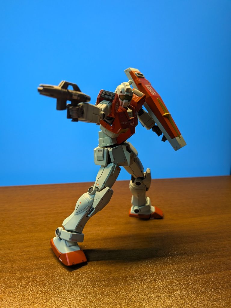 ビームスプレーガンで攻撃！スプレーガンの方は、前回HGジムを作った時に使用してしまったのでノーマルHGのスプレーガンです…