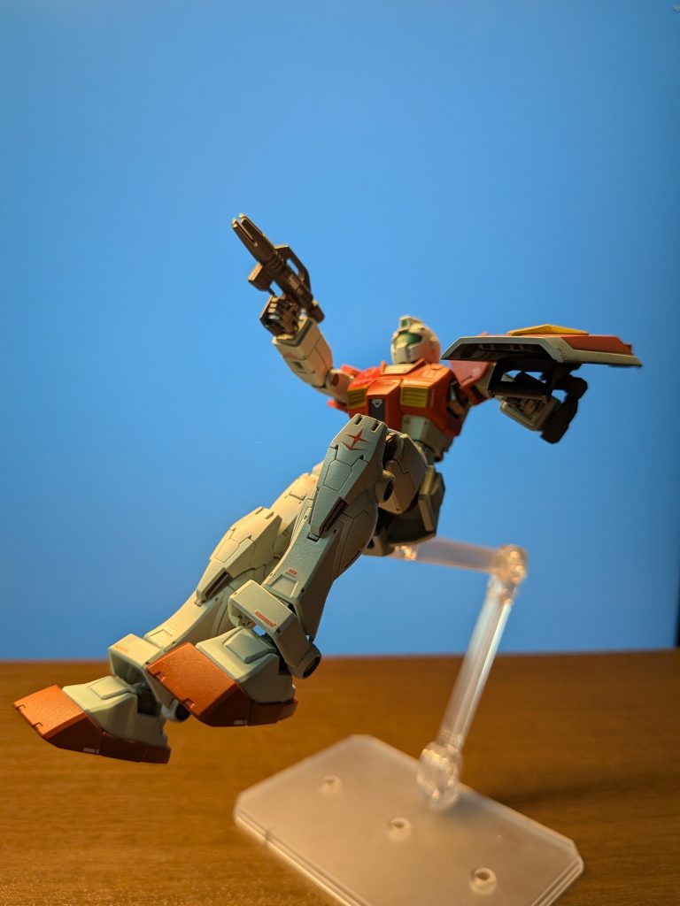 引きの射撃ポーズ！左膝のデカールが最近のお気に入りです！