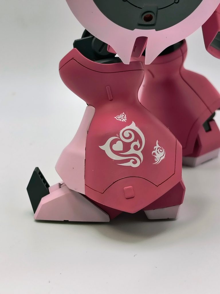 デカールはすべてフィギア用のタトゥーデカールを使用。
