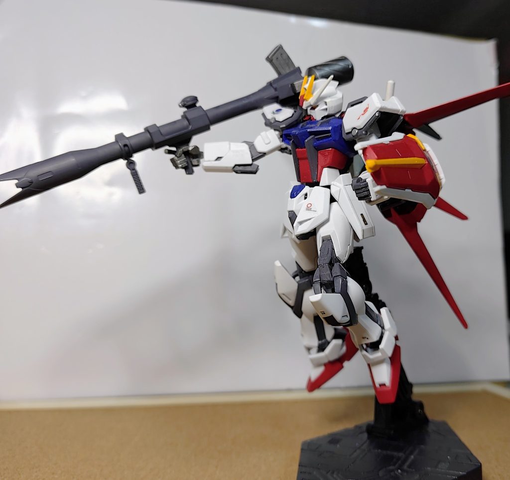 パックには他にバズーカ、断艦刀、軽ライフルが付属。昔購入時に、キャンペーンで、武装セットを貰いましたが、バズーカはこんなにデカくなかった印象が。100/1スケールかと思った位。
