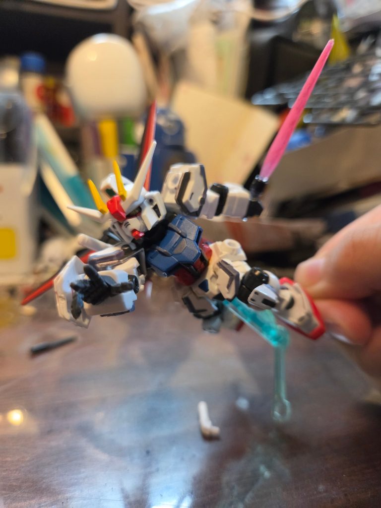 ビームサーベル抜刀！ポーズは1stガンダムのオマージュです。　　　今更ですが画質が荒いですね..ｽｲﾏｾﾝ...　