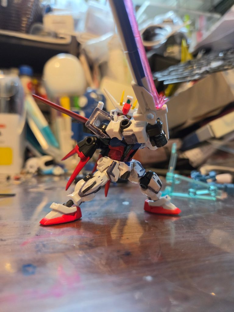 シュベルトゲベールを構えて！無理やりですが一応両手持ちができます！ いや〜やっぱりカッコいい!....ん?何だって？「インパの対艦刀だろ」　だって〜？？？？「ん、色々気にするのは良くない。」