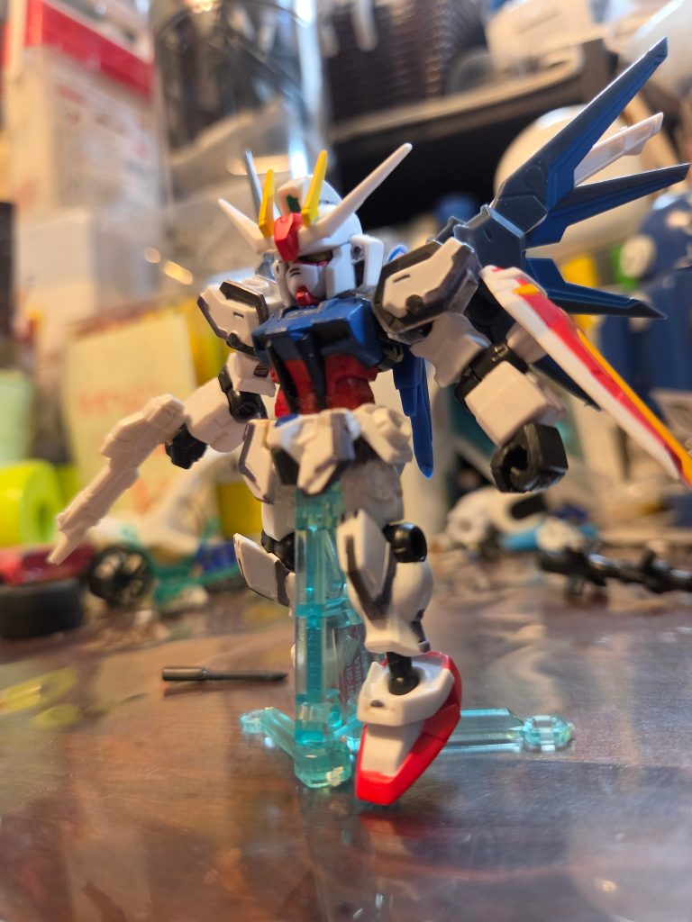 おまけ　舞い降りる衝撃フリーダムストライカー装備のストライク　すぐバッテリー切れそう（KONAMI感）　　共通規格のMSアンサンブルだからこそ出来る芸当。でも別にガンプラでもやれるよねとか思うとるそこのアナタ！その通りでございます。最期まで閲覧して頂き有難う御座いました。　　オチ？そんなもの、ウチには無いよ。