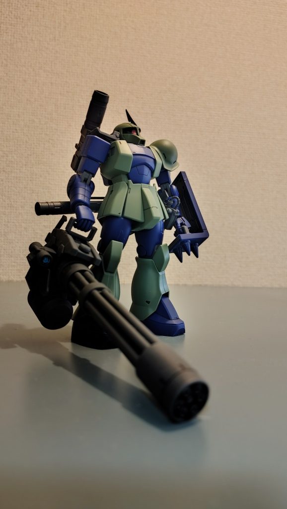 全体です。ガトリングが異常にデカいですが、ザクⅠに合いそうだったのでわざわざ買ってきました。