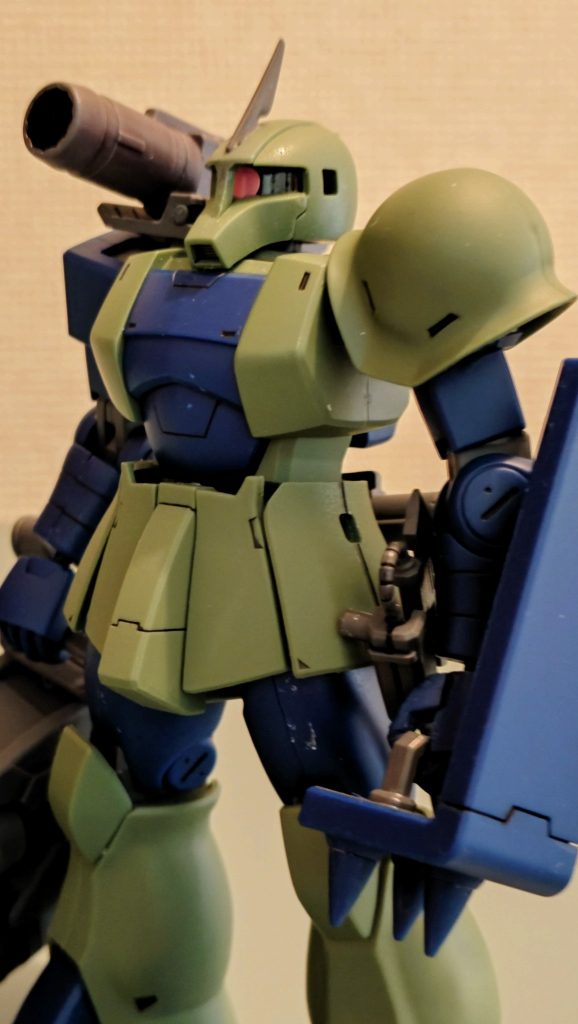 右からのアップ。つや消しトップコートしてあるので、成型色でも深みのある陰影が出来ていて、お気に入りです。
