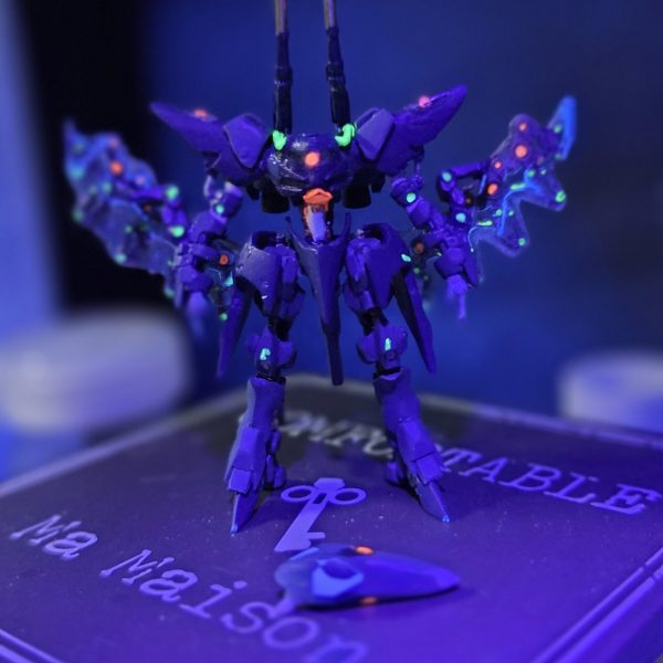 久しぶりに作ってます。HG発売前に始めたはずが、追い越されてました…ずっとモチベ上がらずやっと再開しましたが、前より頭が大きく感じる…正解があるからよけい気になるかも。ミキシングコン締め切りに間に合えばいいけど……（3枚目）