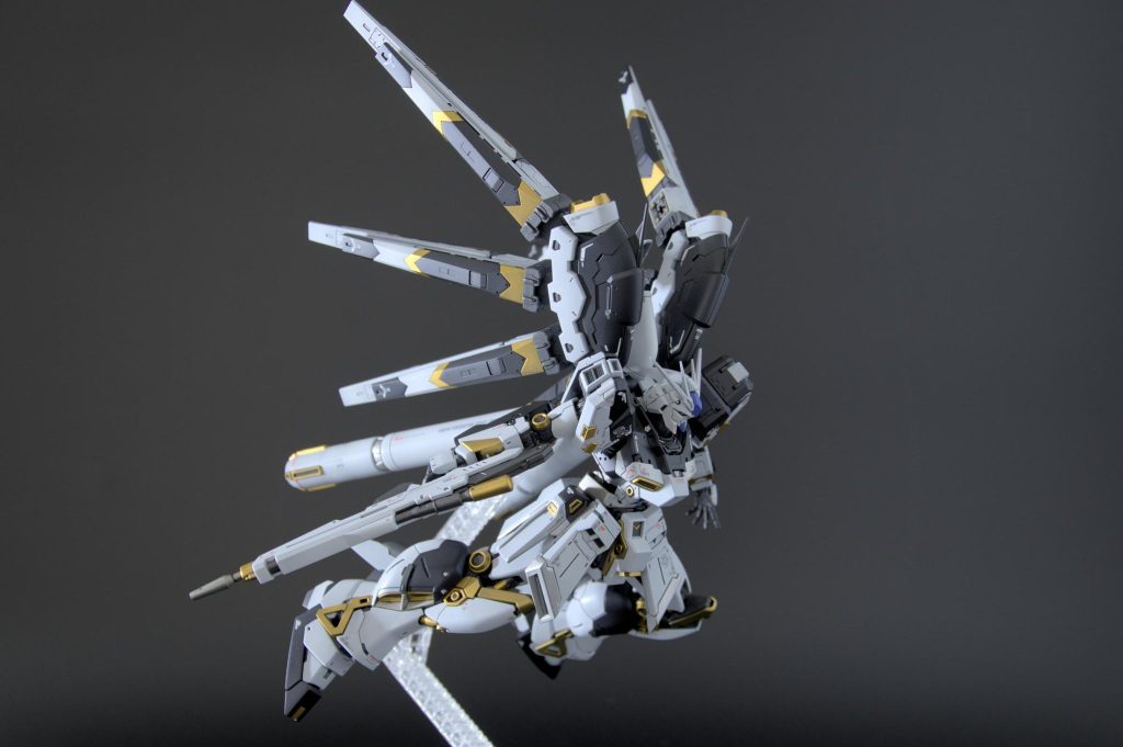RG Hi-νガンダム–5枚目/制作者：Hase205