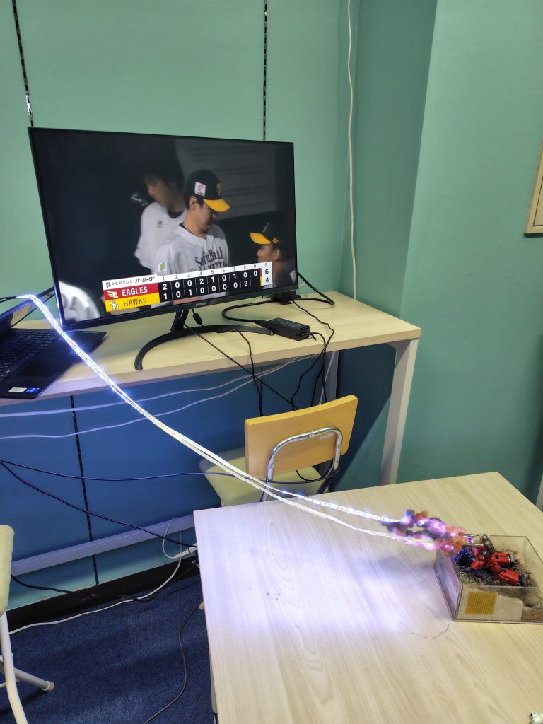 テープ式LEDで光らせました。