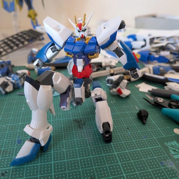少し時間ができたので、新型を作ろうかと……↓のはまとめのようなものですZGAF-N2-125　ヴィネ・フリーダムガンダム（仮）ノクスフリーダム、バロードフリーダムの制作を経て、またマガツイカルガの作成も経て、今一度【マガツイカルガ】のガンプラによる再現を目指して制作が始まった機体である現段階にてイカルガに似た可動域と構造の再現が行われており、それにより全体的な耐久値の低下が懸念されているが、現状の可動域を極力殺さない程度の装甲増加が検討されているまた、これまで使われてきたサブアームも本機から新規作成で搭載される予定である&nbsp;（2枚目）