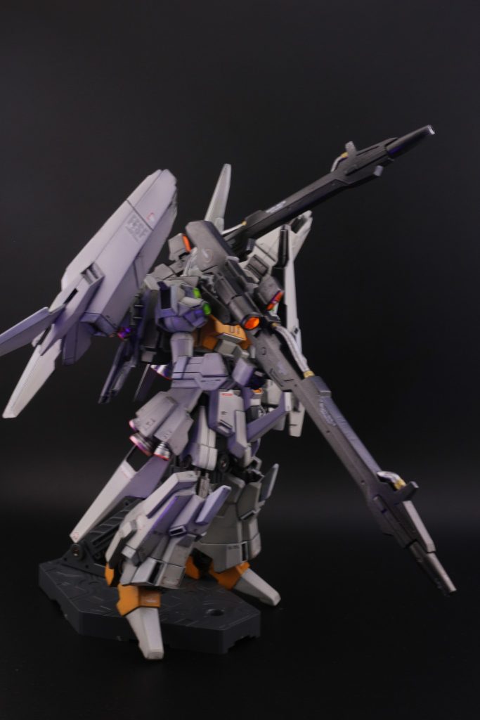 後方から指揮を取りつつ隊長が乗機したのかと