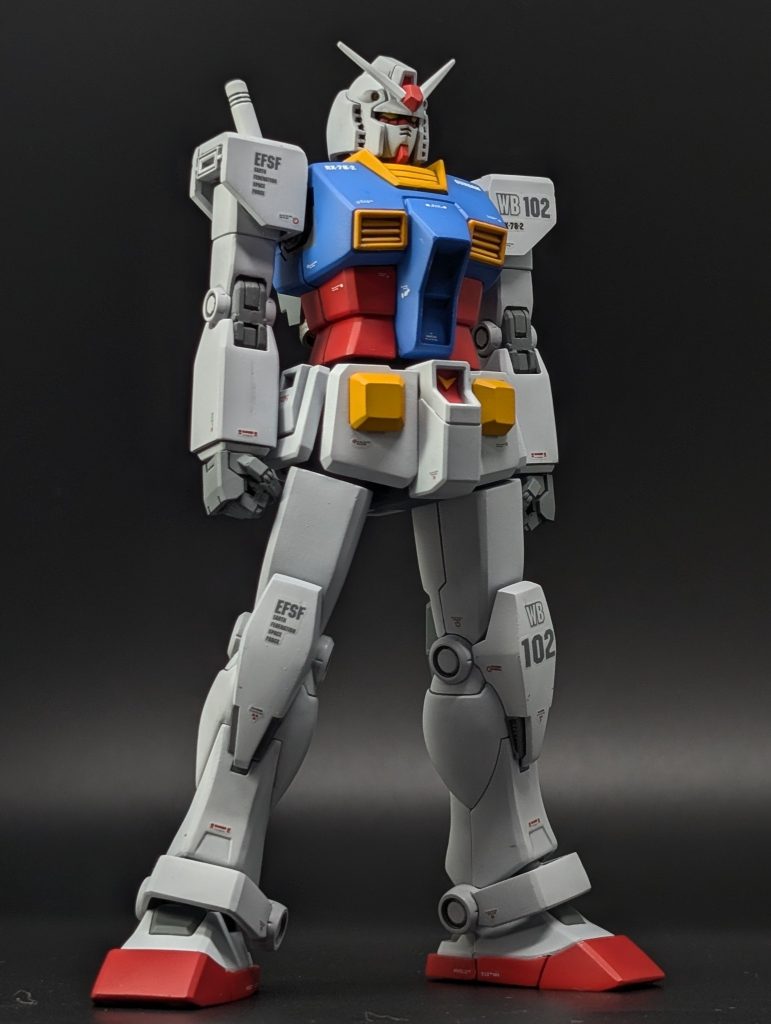 RX-78をノーマルカラーで仕上げたのは初めて(-_-;)1/144比較用の素組みガンプラがひとつ欲しかったのでプロポーションや可動は弄っていない。ハンドパーツは チキン屋-楼 さんの3Dプリントパーツ角指7.6mm。使用塗料はガンダムカラーの白、赤、青(+白)。黄色はオレンジイエロー。下地はいつもの特製ダークグレー。&nbsp;