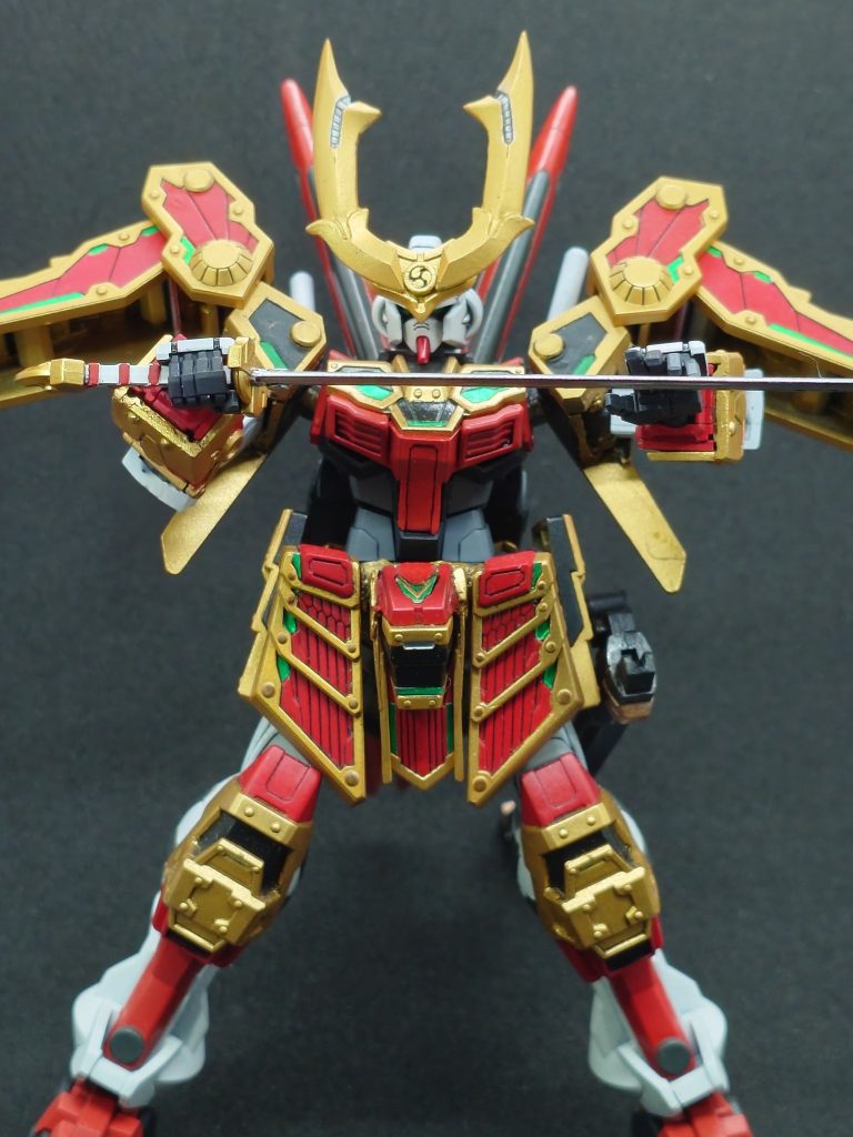 武装は色々作成しましたが結局刀のみにしました。本体はHGのM1アストレイをそのまま使用していましたが全体的に重くなってしまったせいかパーツがポロポロ落ちてポージングが微妙になったのが残念ポイントです。(⁠T⁠T⁠)