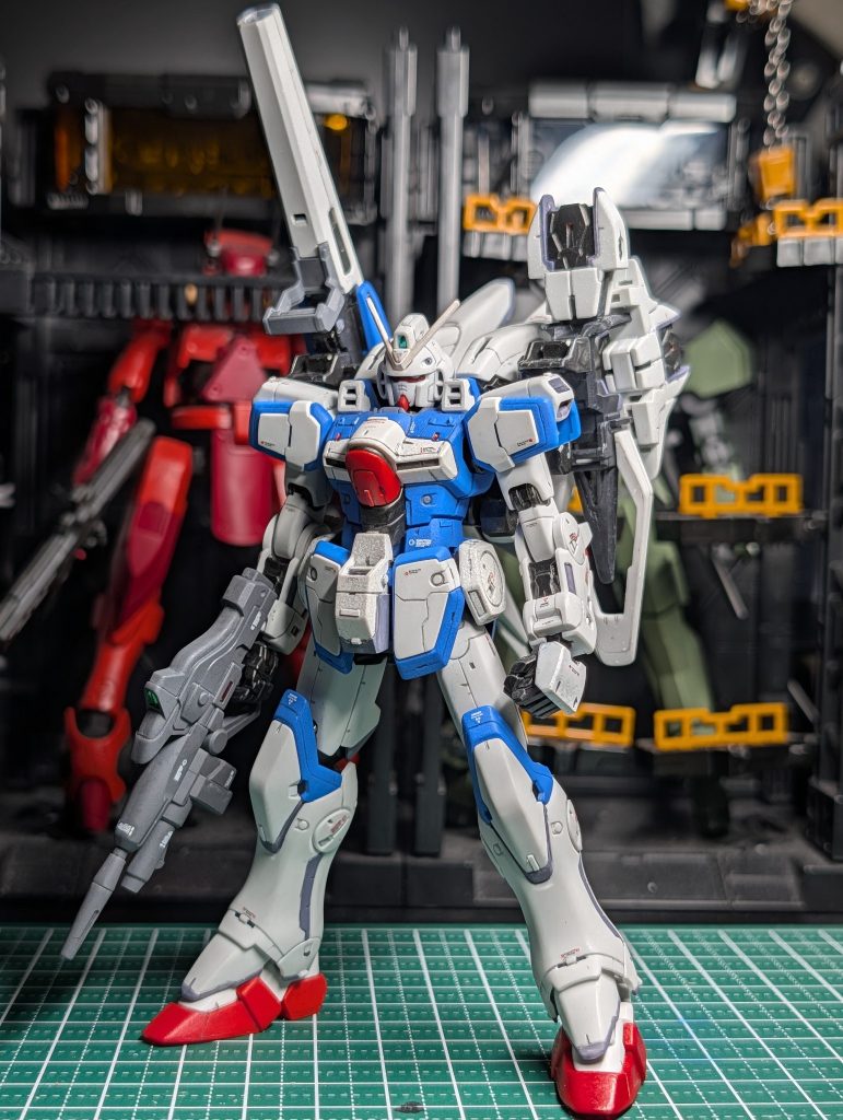 フレームは、水性ホビーカラーの「焼鉄色」を使い、後はガンダムマーカーでとりあえず全塗装