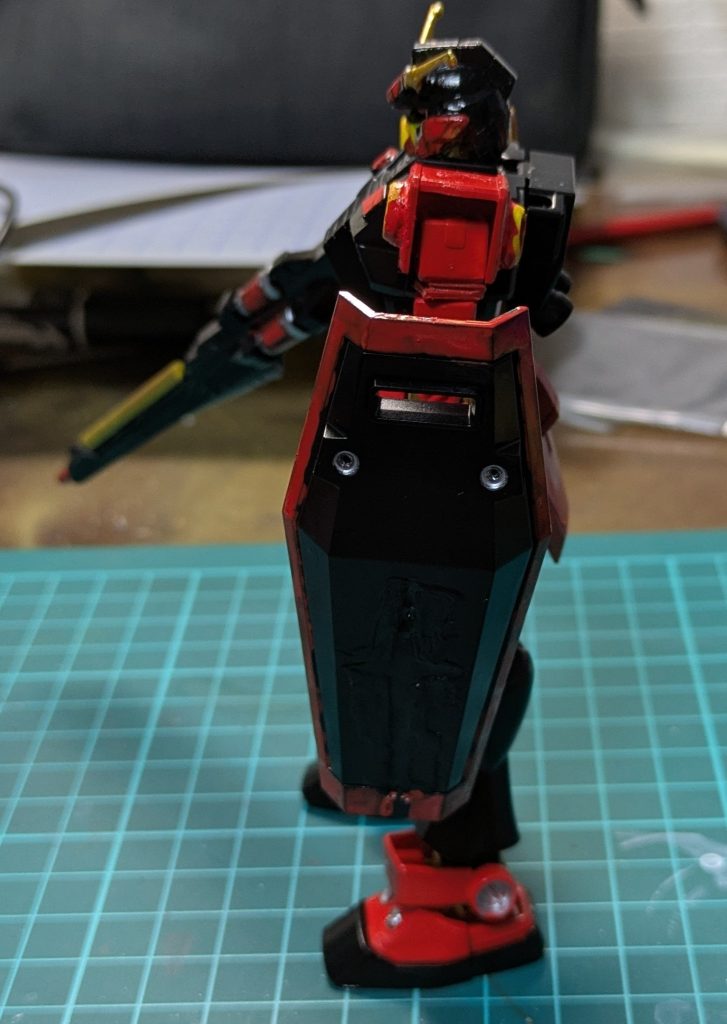 コンセプトは「自分が思う鎧武者のガンダム」を考え制作しました。なので肩のマークがウイングのものから切り貼りして作りました。