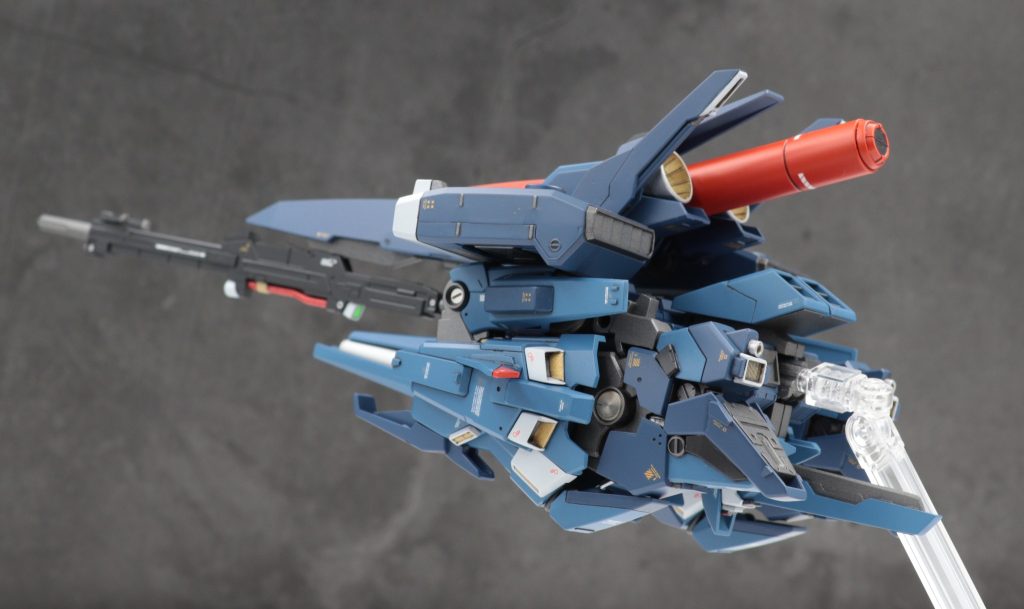ウェイブライダー形態。ビームライフルは機首先端に装備。全長が長くなり戦闘機っぽさが出たと思います。