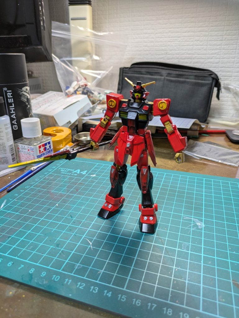 ランナーとパーツを使って製作したオリジナルの槍(薙刀にも見える(gundam-kao5))