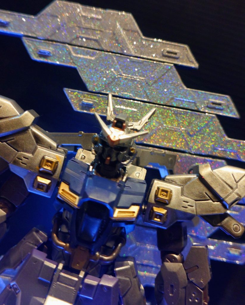 ネイルパウダーで虹色にしてるのですが、なかなか写真に撮ると虹色にならない…ガンダムマーカーの月光蝶とかよりは鮮やかに出やすいんですが（ただし砂っぽくなるので細かいパーツには向かない）