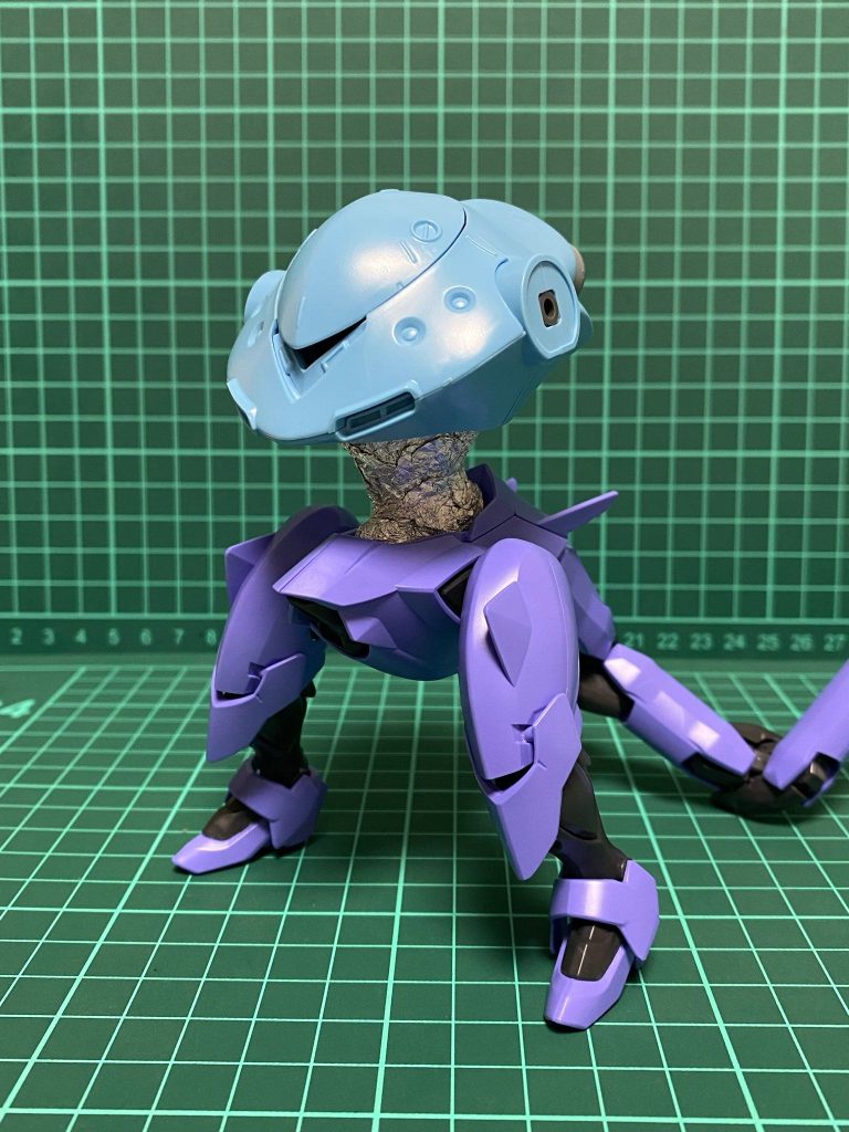 腹部はアルミホイルを芯にパテ盛り