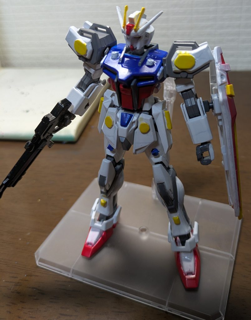 過去に挙げた「エントリーグレードだけでミキシング」をしようとした際に候補に入れたガンプラなのですが、結局色々考えて断念(gundam-kao9)それならシンプル改造、シンプル塗装をしようと思い作成しました(gundam-kao2)