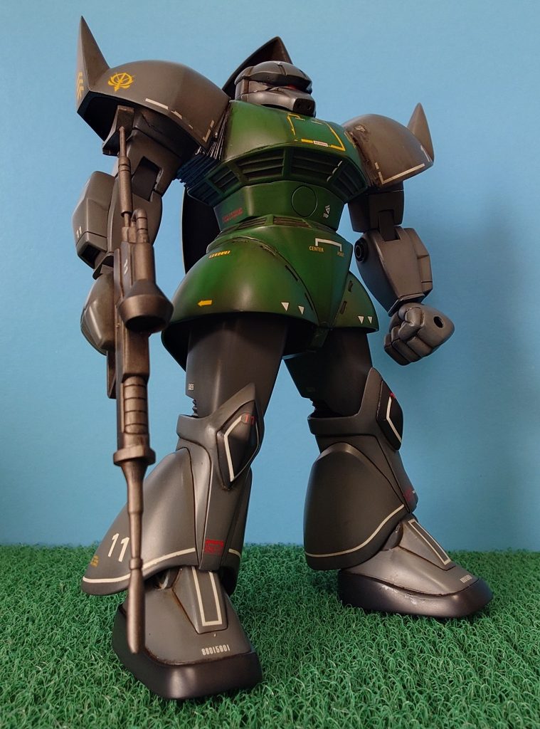 肩アーマーと膝アーマーは形状を変えました