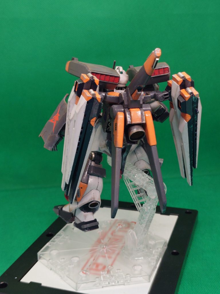バックパックのベースにνガンダムのモノを使用してスタークジェガンのモノもドッキングバズーカー装備はオミット