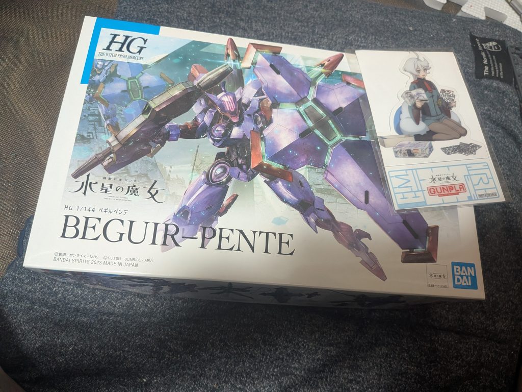 作品名：期間限定でアクスタ貰えたよ<p>前々から欲しかったベギルペンデ買ったよ</p>
