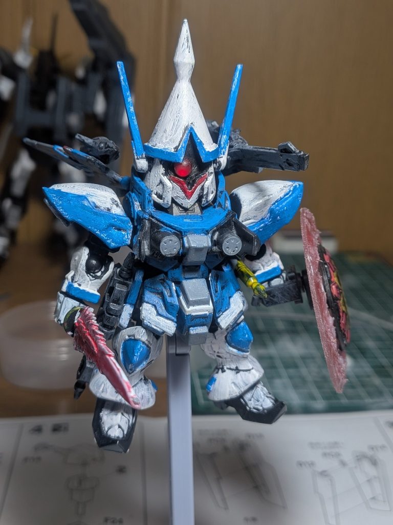 縦のビームエフェクトを作ってみました。モノアイは上下左右に動かしたかったのでマグネットシートを貼って円状に切った鉄の板にレジンを垂らして再現しました。