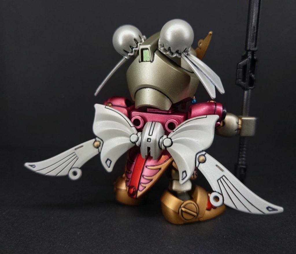 後ろ姿と以下カラーレシピ本体ゴールド…タミヤチタンゴールドシルバー…EXシルバーゴールド…スーパーリッチゴールドレッド…ガイアメタリックレッド深紅ブラック…タミヤメタリックブラックガンメタ…タミヤライトガンメタリックピンク…GXメタルピーチブルー…GXメタルブルーグリーン…GXメタルイエローグリーンホワイト…タミヤパールホワイト後Mr.クリスタルカラーダイヤモンドシルバーホワイト部以外の下地…EXブラックホワイト部下地…EXシルバー途中クリア…Mr.スーパークリアUVカット光沢仕上げ…水性プレミアムトップコートUVカットスムースクリアーつや消し以上でエアブラシ、スプレー、筆塗りで全塗装しております。
