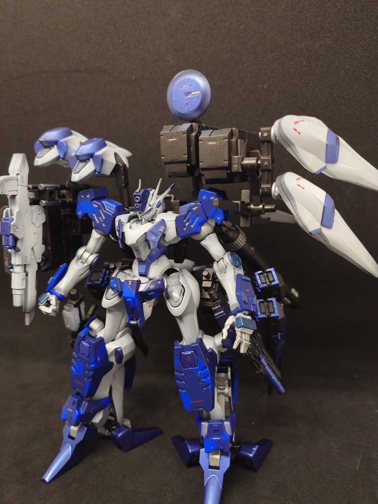 オリジナルのファラクトの肩、手首、スカート、膝、アンクルガード、爪先に対実弾向けの装甲を追加。塗装は簡易的なスプリッター迷彩を採用。主に重力化での任務に使われる。額のガンドノートは廃止し、代わりにハイメガキャノンを装備。チャージに時間を要するも、破壊力は抜群。但し1発でも撃つと即座にエネルギーダウンを起こすので撃つ場面が見つからない故にほぼ使わない。&nbsp;