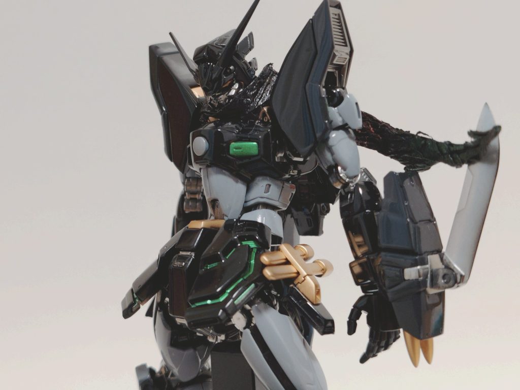 しかし、地球に降りたシャイニングガンダムは真っ黒な姿に変貌しており、サバイバルイレブンのとある期間までこの姿であった。