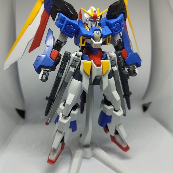 &nbsp; 機体名:ガンダムÆzII&nbsp;(ガンダムエーイーズィーツー)基礎部分はそのままにアルティメスパーツ部分をダークハウンドとウイングガンダムに換装しバランスを重視し可変時もバランスが崩れないように調整。可変翼がポン付けなのでアレンジしようか思案中です。自分のミキシングのこだわりで1/144を3機以上とSDかBBのパーツを組み込みたいのでまだまだ調整中ですが楽しんで作っていきたいです。（2枚目）