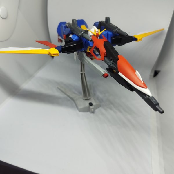 &nbsp; 機体名:ガンダムÆzII&nbsp;(ガンダムエーイーズィーツー)基礎部分はそのままにアルティメスパーツ部分をダークハウンドとウイングガンダムに換装しバランスを重視し可変時もバランスが崩れないように調整。可変翼がポン付けなのでアレンジしようか思案中です。自分のミキシングのこだわりで1/144を3機以上とSDかBBのパーツを組み込みたいのでまだまだ調整中ですが楽しんで作っていきたいです。（3枚目）