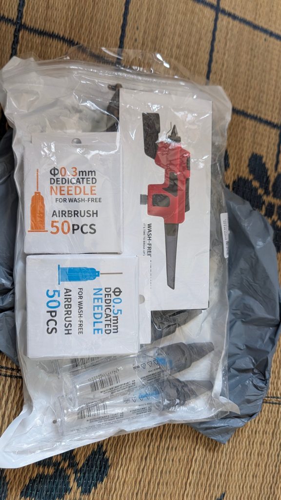今回の塗装はこちらウォッシュフリー エアブラシを買ってみたので、黒部とパープル部はこちらを&nbsp;買ったには５月頃でしたので、前作のブラック部分から使ってますが&nbsp;これはマーカーアタッチメントを取り付けるとマーカーエアブラシとしてもいけるのでいいと思いましたが、マーカー用としては自分は使いづらく面倒ですがガンダムマーカーエアブラシシステムと付け替えながら使用しました&nbsp;