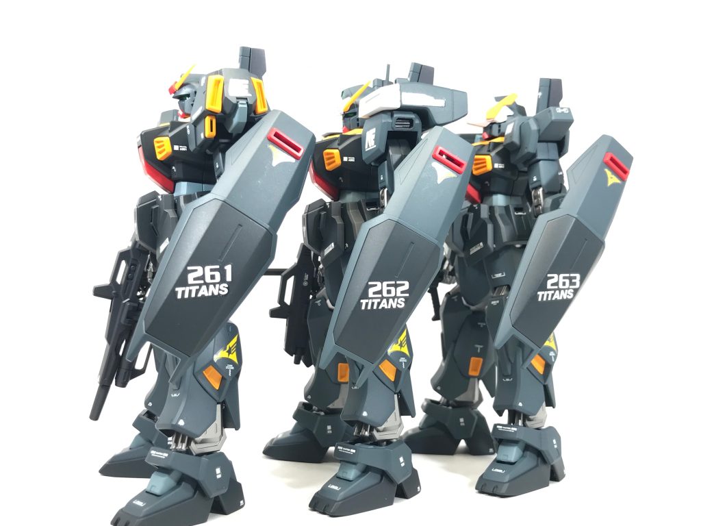 恒例のシールド機体No.並びショットです。