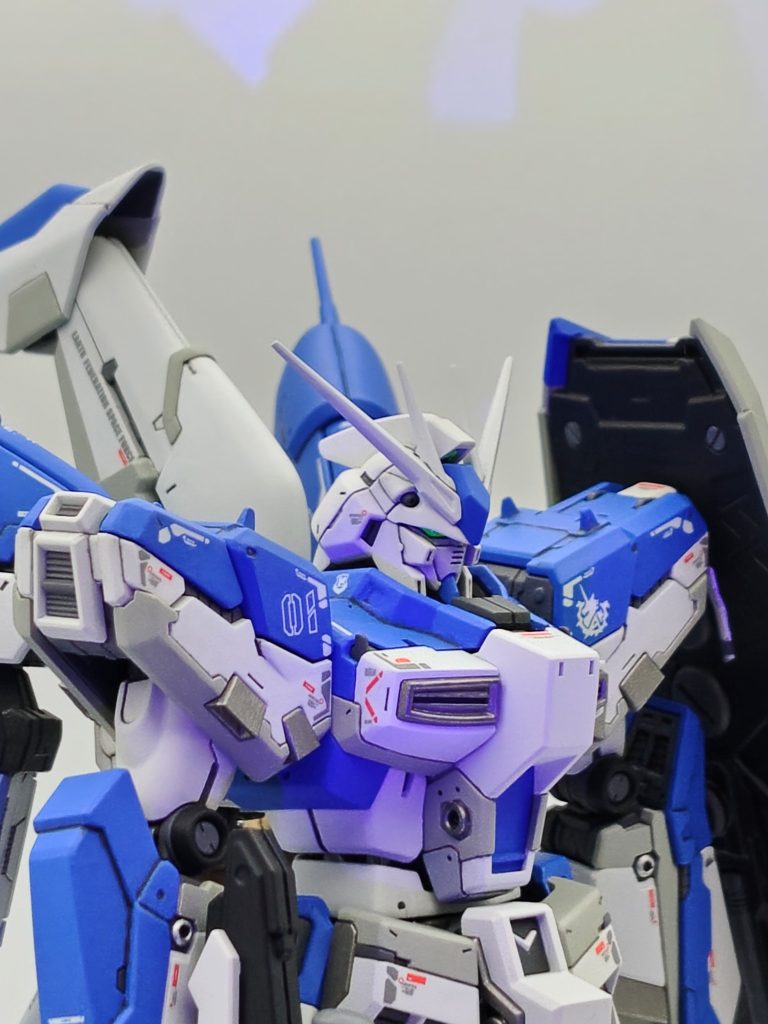 ツインアイは蛍光色で塗装してますのでブラックライトで光る仕様にしました　個人的にグリーンのカラーのほうが好みです