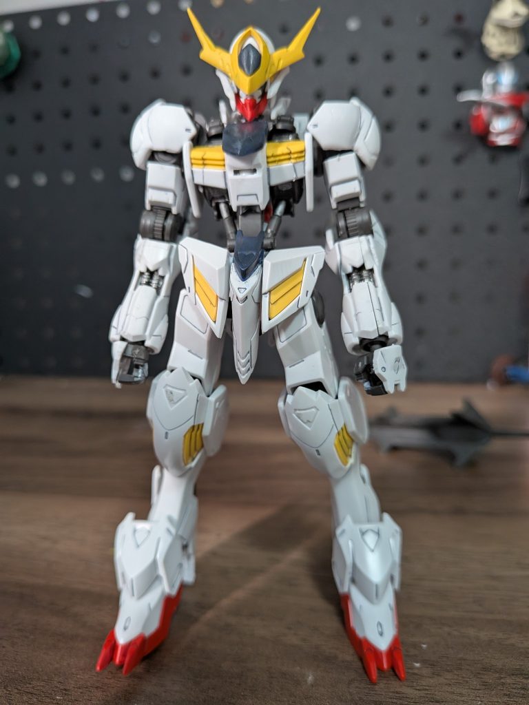 基本的に素体はバルバトスルプス、そこにバルバトスのパーツを切って接続などして作りました&nbsp;