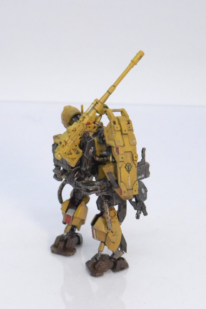 バックショットです。初期のアーティファクトと比べて、パーツ分割が塗りやすい印象でとても作りやすく感じました。