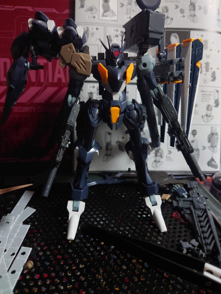 改造し始めた状態。ファラクトに昔買ったダブルオーコマンドクアンタをどうミキシングしてどうやってAC感を出そうかな〜と思考錯誤しつつ製作へ。