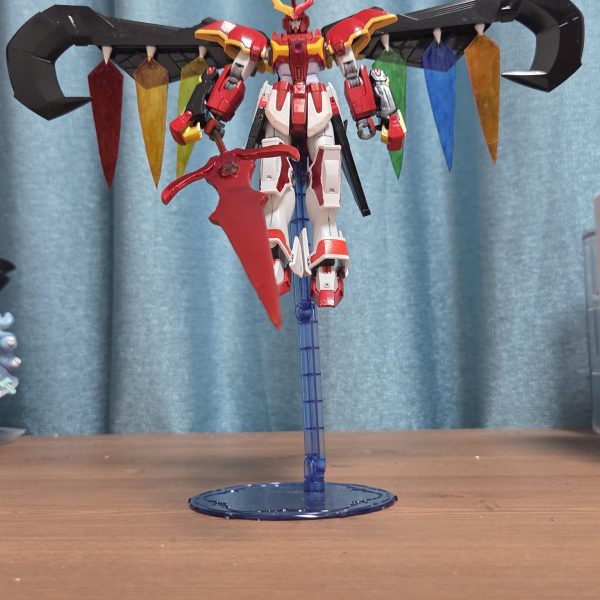 ミキシングイベント参加の作品完成いたしました。本当に大改造で、武器の自作から羽のデザインなど色々と大変でした笑けれど、時分がずっとイメージしたガンプラができて嬉しいです。ミキシングに使われたガンプラはデスサイズをベースにフリーダム、アマツミナ、リブランス・ヘブン、バルバトス・ルプスです。機体名:オレトロス・スカーレット型式番号 XXXF-RE495名前の由来は古代ギリシャ語で破壊を意味するオレトロスと緋を意味するスカーレットを合わせました。オレトロスには破壊、破滅以外にも創造の前の破壊を意味しており、聖書では肉体を滅ぼすことで救いの時が来ると書かれています。こうした名前にした理由は個人的に好みの名前だからです笑武器の名前は「紅魔剣スカーレット・ブレイド」で自作した剣に本物のガーネットを石留めした魔剣です。フランドールの能力である「ありとあらゆるものを破壊する能力」に沿ってガーネットの力で破壊力が高くなった魔剣です。(ガーネット結構高かったです😂)　場合によってはクリアプラ板を使ってもっと武器を華麗にしようと考えています。羽の名前は「アルカンシエル・テネブリス」フランス語で闇の虹という意味です。　フランドールの羽をイメージに作りました。アマツミナの力を吸収する能力に加えて、羽をファンネルのように射出して使うことができます。腕のクローはアマツミナのを二つ使って悪魔かつ獣のように切り裂くことをイメージして装備しました。名前は「イービル・クロー」です。胸部と腰部にはそれぞれ、リブランスのメガソニック砲、フリーダムのレールガンを装備して遠距離にも対応しています。胸部の真ん中にも本物のルビーを石留めしてルビーにゼロ・システムがある設定です(クリアパーツの代わりです。)ルビーの意味には「勝利」があって、隠れたボスであるフランのイメージや能力を考えるとぴったりだと思います。(ただ、赤いから買っただけですが笑)角はルプスを使って悪魔らしい印象を与えました。スキル名も考えていて後は背景を整えることだけですが昔ガンダムベースで買ったアクションベースでは足を揃えて降臨するポーズができなくて他のベースを使っています。何方かおすすめのアクションベースを紹介してくれると本当に助かります。なかったらバックパックに穴を開けるのも考えていています。作業工程など詳しいのはイベントに参賀するとき書きます。長文になりましたが読んでいただいてありがとうございます😌&nbsp;（3枚目）