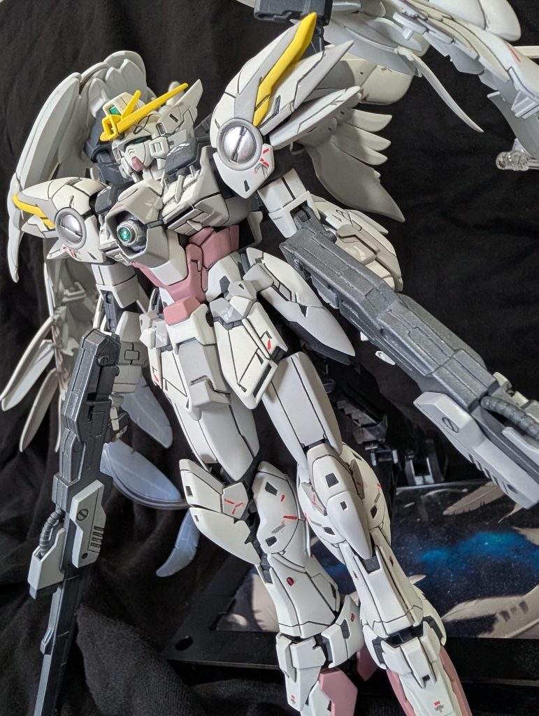 デカールは控えめです。