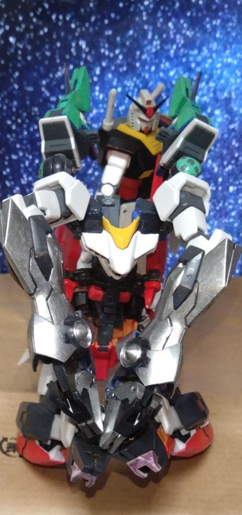 ストーリーで使わなかった画像。GRガンダムの腕にリベロがクローとして装着したモノ。とにかく大きいです。