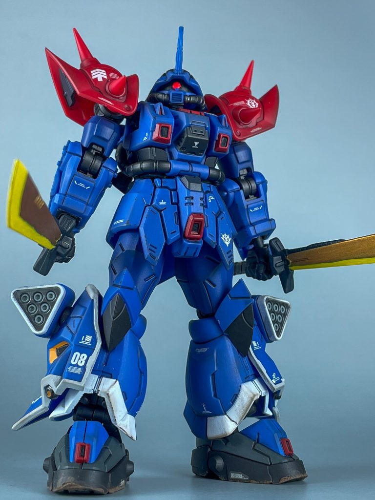 以上、Gフレーム イフリート改でした。Gフレーム特有のディテールと、全体的に重厚感のあるプロポーションにより、かなりカッコいいと思います。またショルダーアーマーのスパイクやサーベルの先端が、昨今のキットにしては珍しく、鋭く尖っているので、イフリート改の持つ禍々しさに拍車をかけている感じがします。可動に関しては申し分ありませんが、内部フレームパーツの嵌め合わせが結構渋いので、動かして遊ぶ場合は注意。特に肩部は動かすたびにギチギチ鳴るので、ジョイント部分が折れるんじゃないかとヒヤヒヤものでした。脚部サイドアーマーのラインや、スラスター内部など一部塗装面に難ありといったところですが、さすがに食玩にそこまで求めるのは酷か（ただ、アーマーセットとフレームセットを買うとHGに匹敵する値段ではあるのだが…）