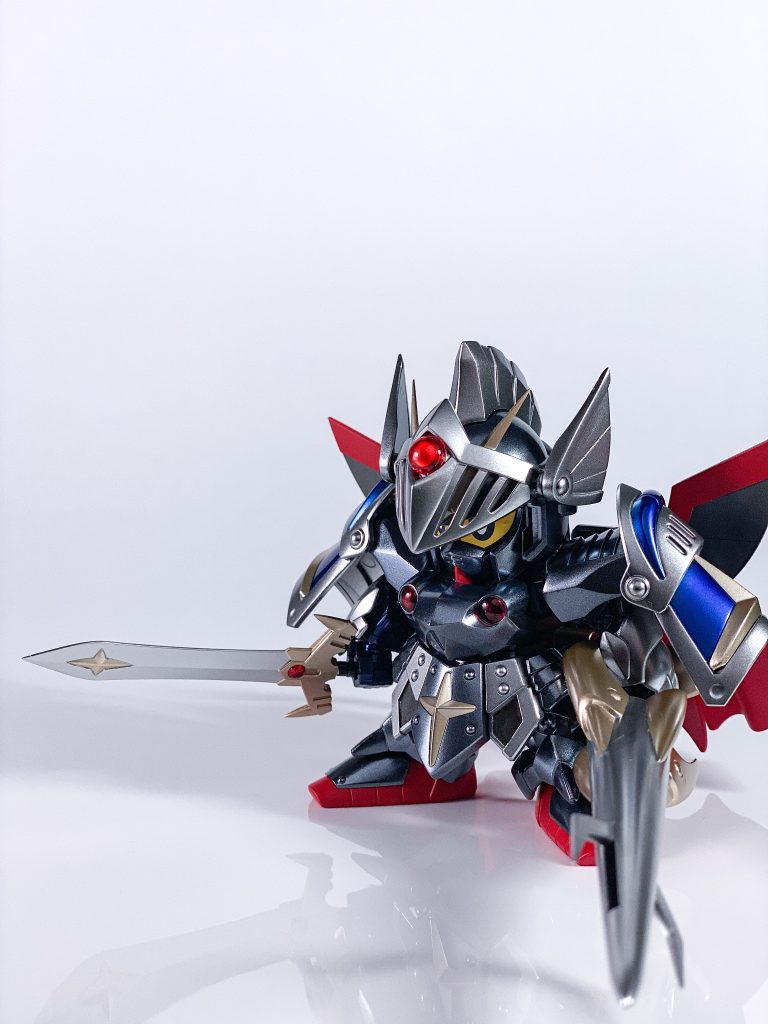剣とスピアのシルバーは、クレオススーパーメタリックのスーパークロームシルバー2です。まぁ鏡のようで最高ですねえ。&nbsp;