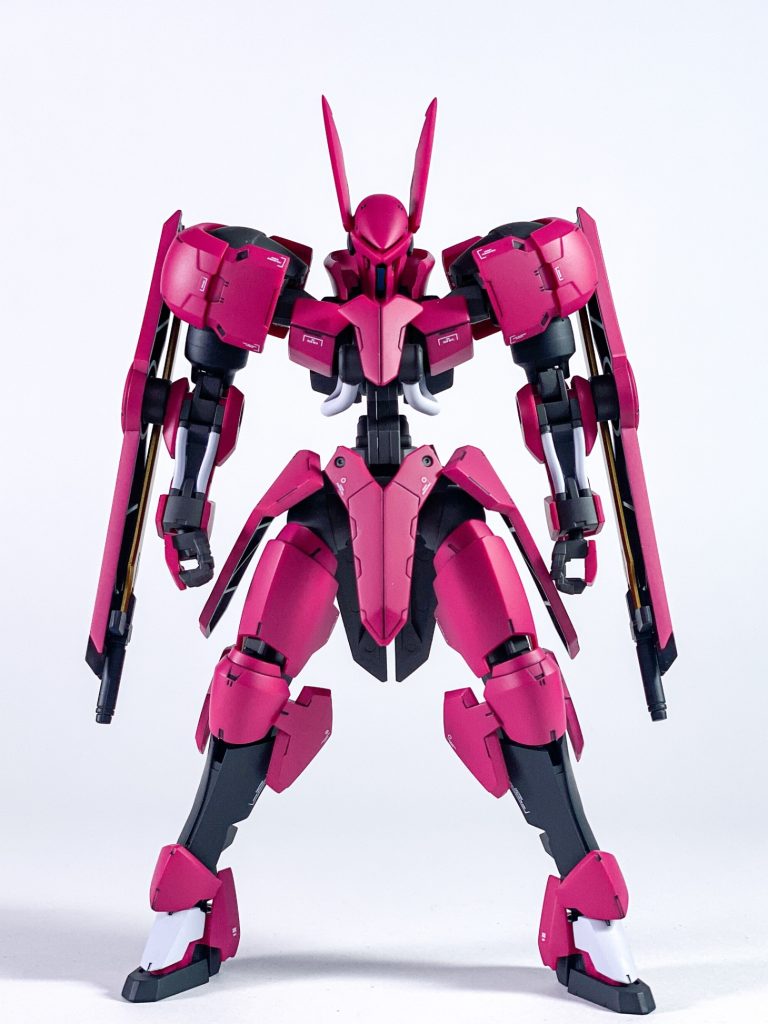 実は鉄血キットで1番最初に作ったのがこのグリムゲルデでございます。素組みで8年ほど熟成しておりました。笑