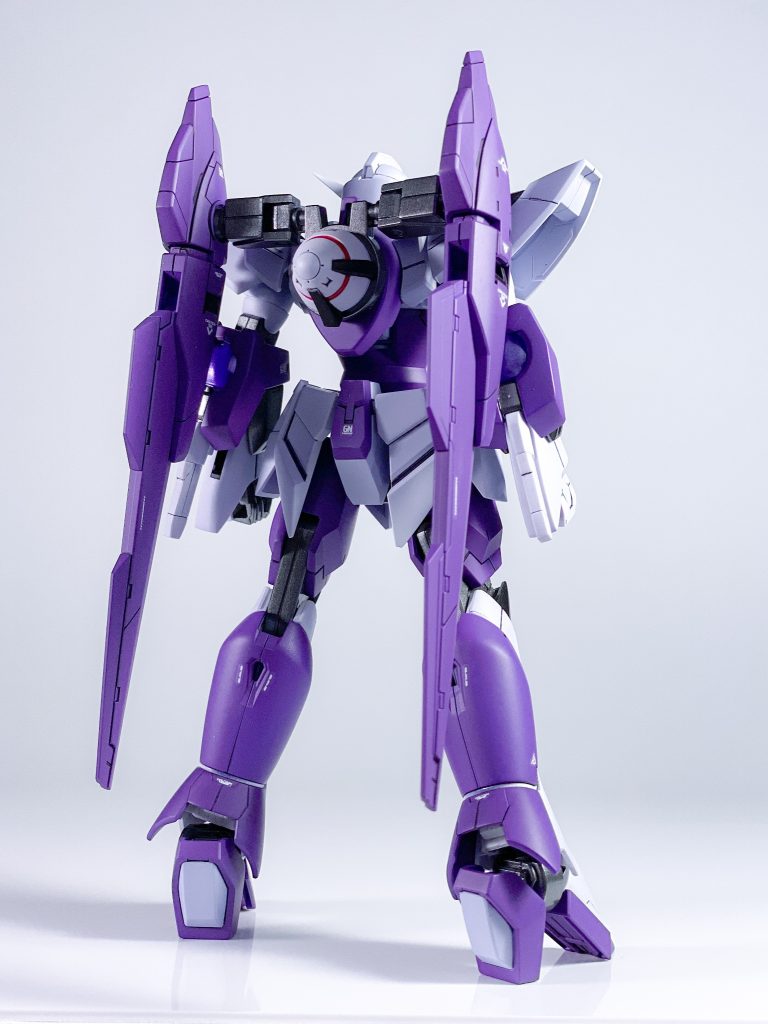 うしろメタルビルドを参考に、赤みの強い紫にしました。&nbsp;