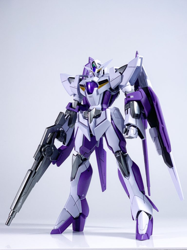 今回はライフルもメタリック塗装しました。デカールはダブルオー劇場版のデカールを使用してます。