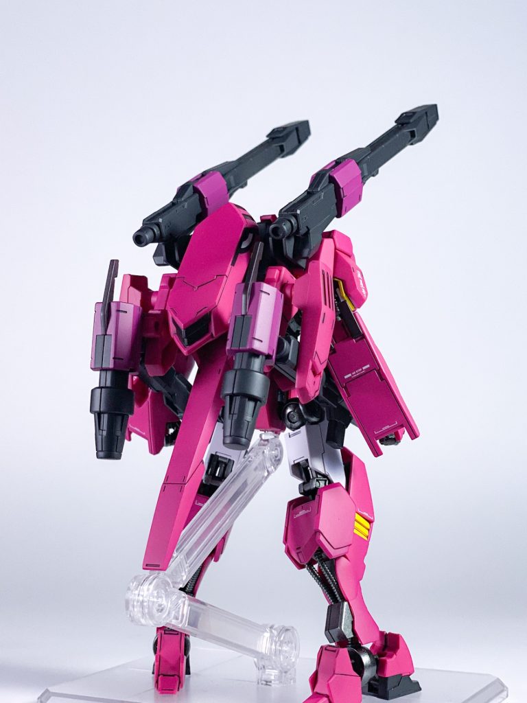 シノォー！と叫ばずにいられない機体でございます。ガンダムシリーズで泣いた事が無い私ですが、鉄血では何度も泣いてしまい、1番泣いたのがフラウロスの例のシーンでした。