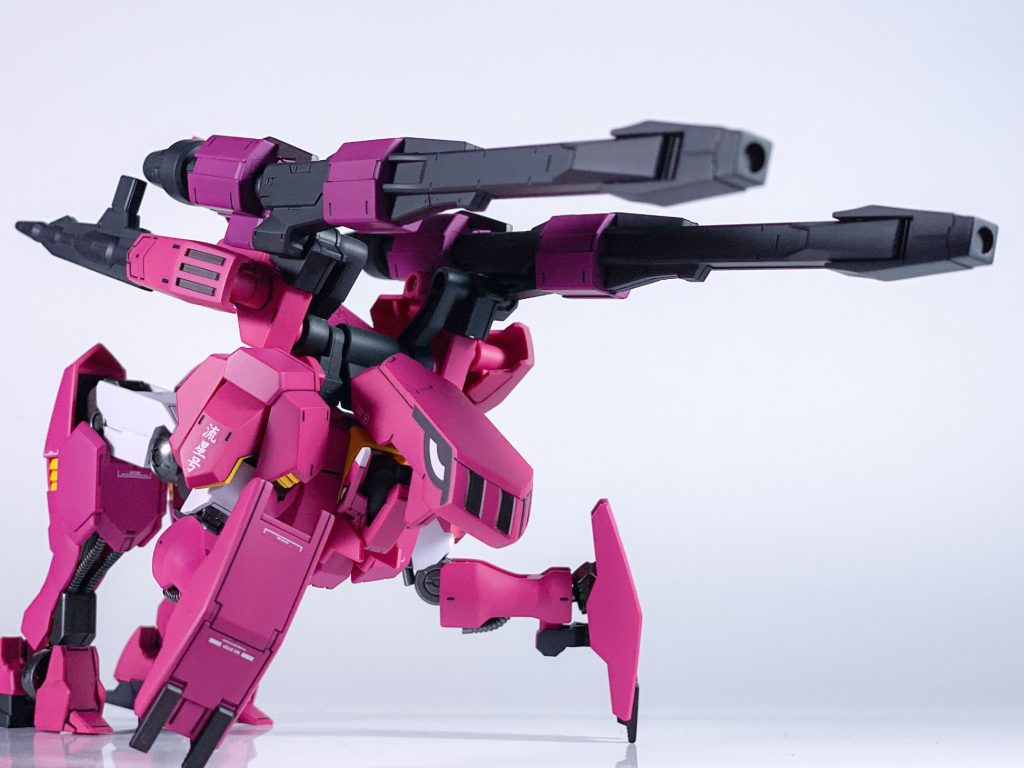 個人的には、やはりこの流星号カラーの方が好きですね。アニメ見ててシノもガンダムフレームだー！と嬉しくなり、ハシュマル戦でものすごい砲撃を見せて、活躍を楽しみにしていました。それだけに、もうね、、、皆、鉄血見てくれ。
